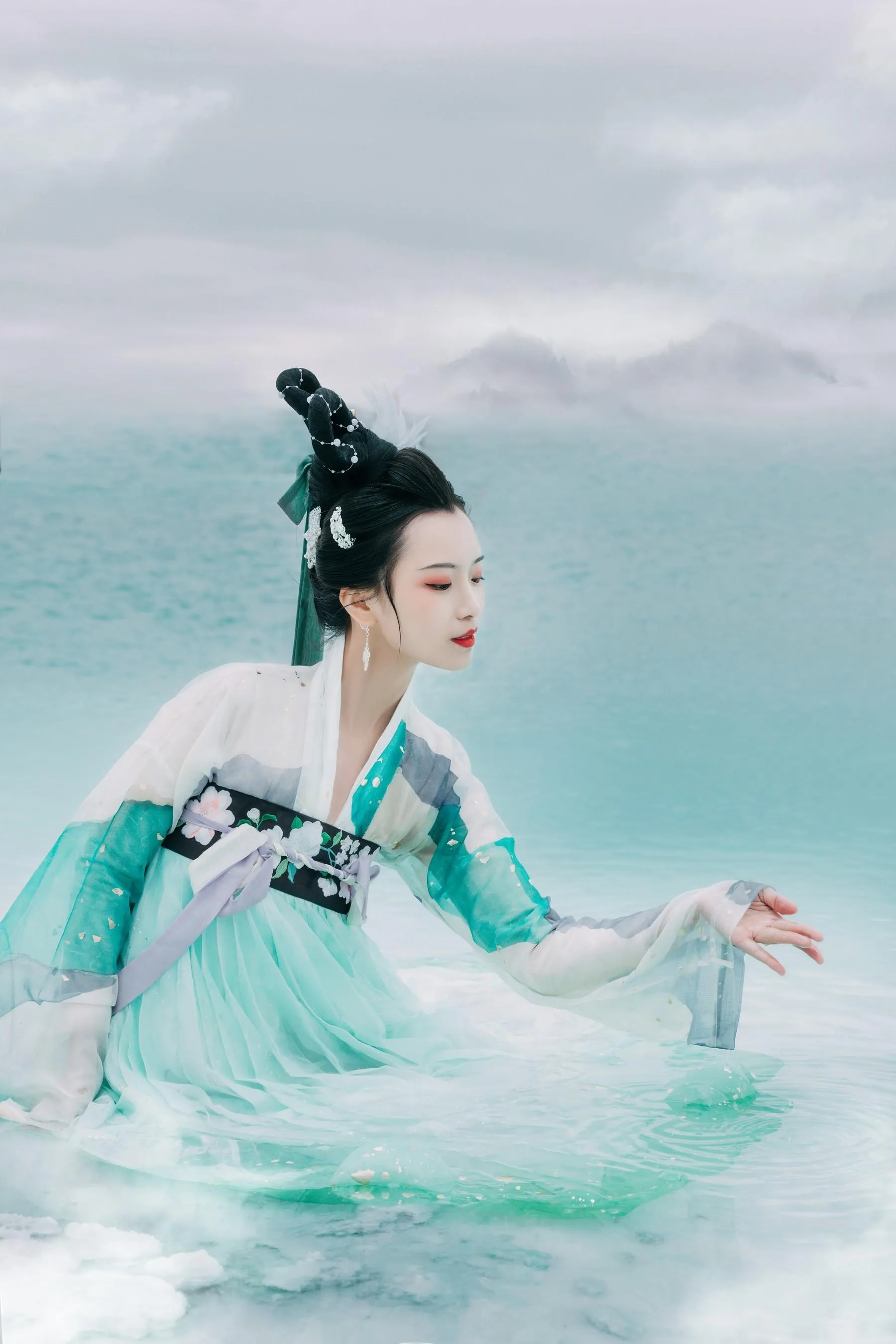 [YITUYU艺图语]2022.08.08 碧水间 公孙凭 [22P]插图1